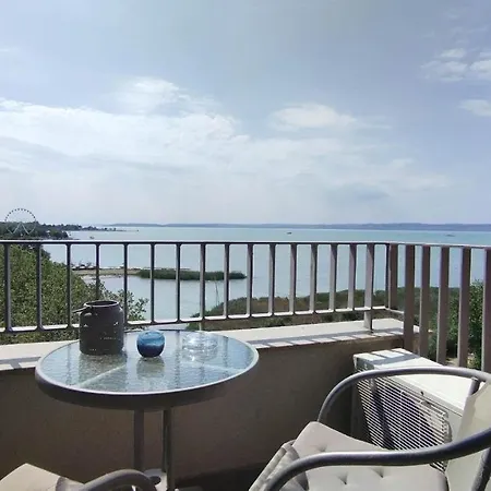 Apartment Aranypart Club218 Beatrix Wellness Apartman *