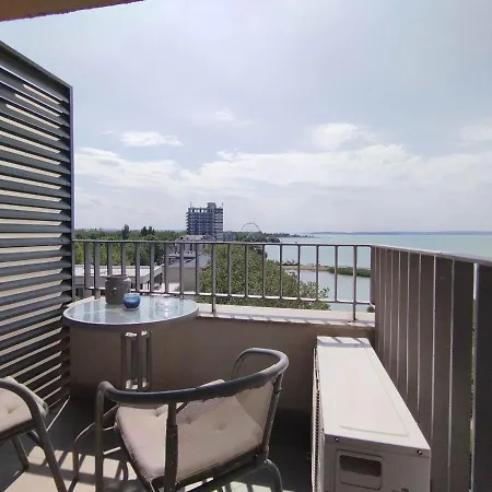 Aranypart Club218 Beatrix Wellness Apartman *